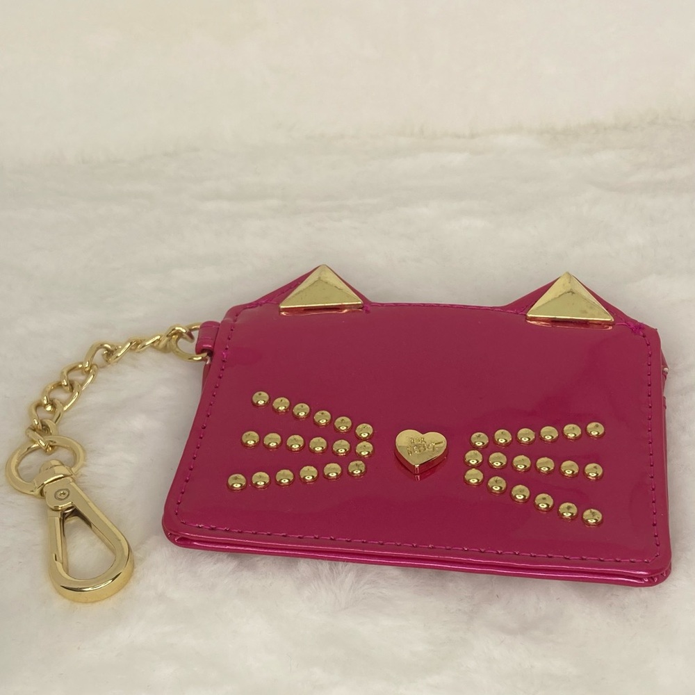 BETSY JOHNSON CARDHOLDER KEYCHAIN